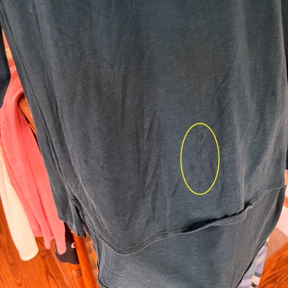 5/$25 -  - Medium top *read - Picture 11 of 12